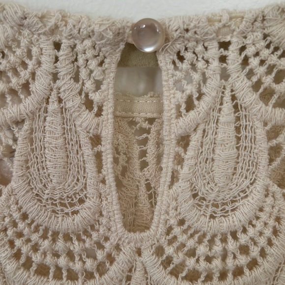 Delicate Lace top - Picture 6 of 7